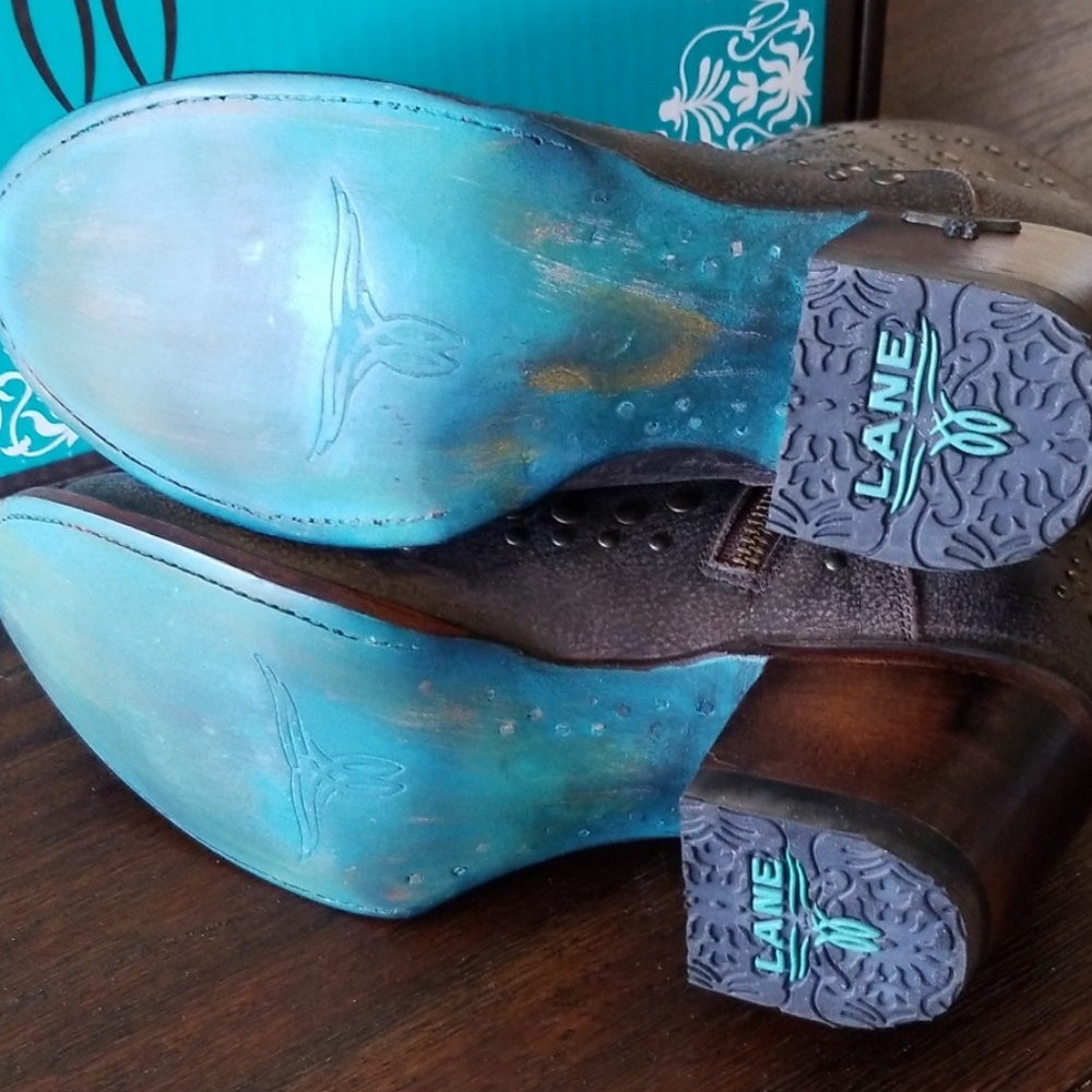 Boots - Picture 5 of 8